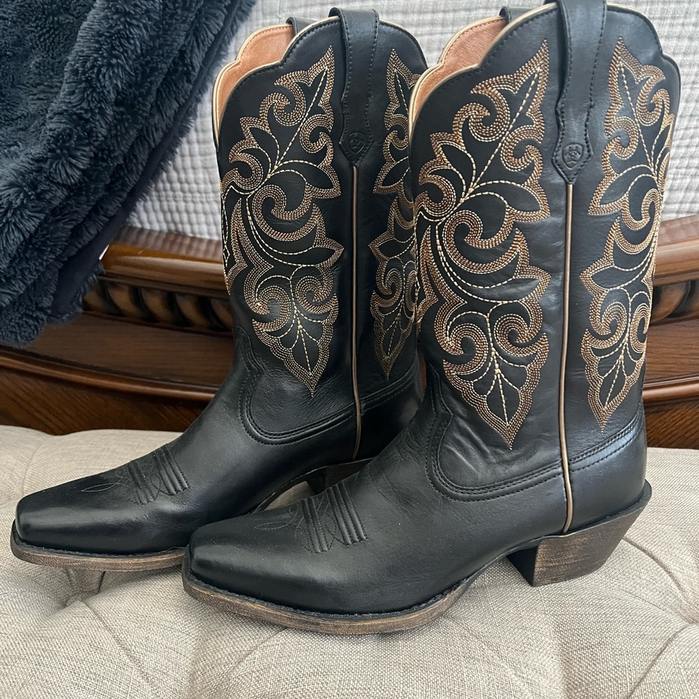 Ariat Women’s Black and Tan Western Boots